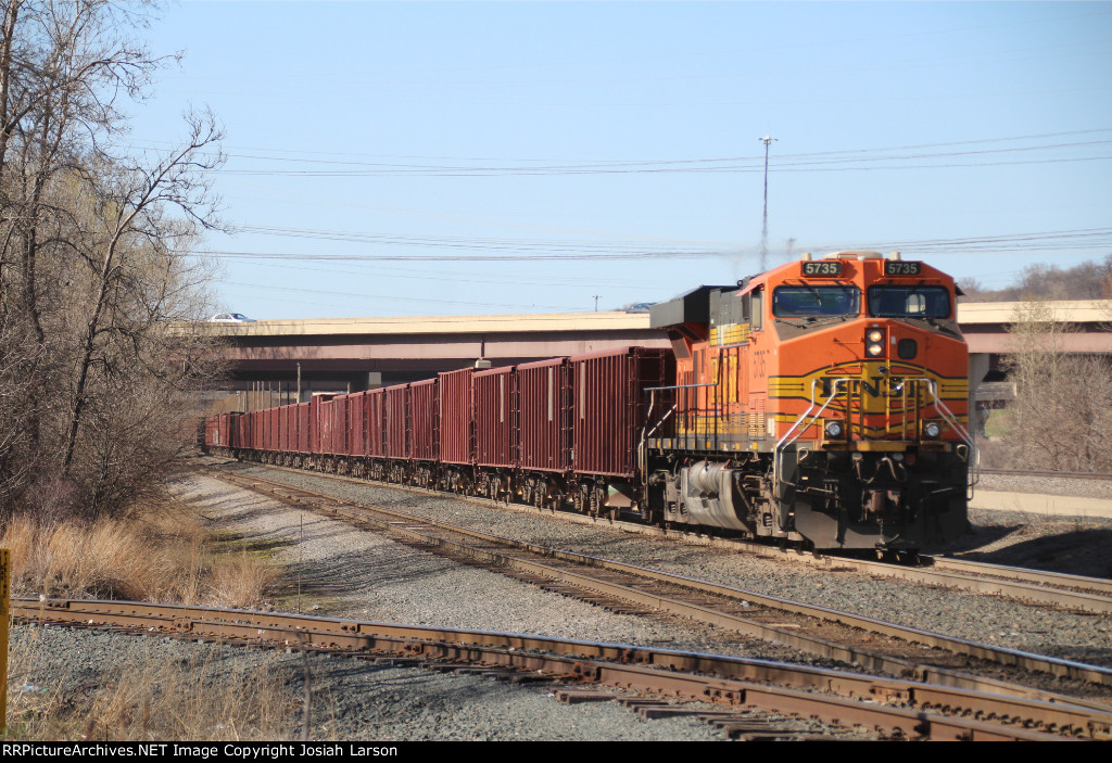 BNSF 5735